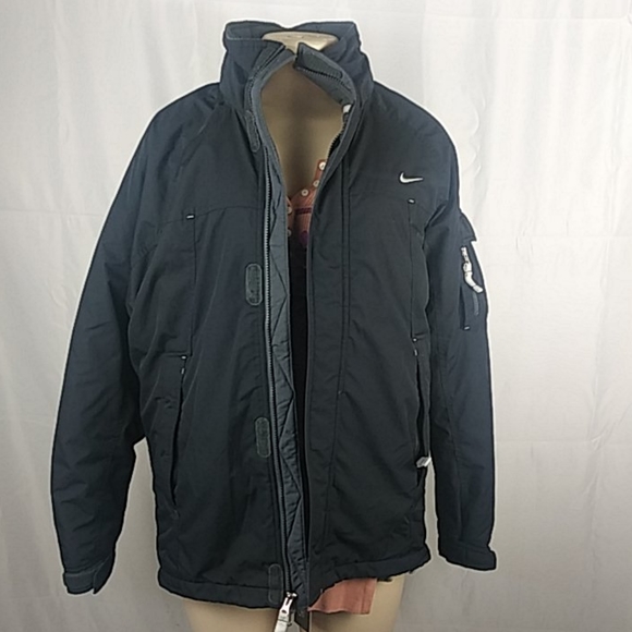 nike essential hooded